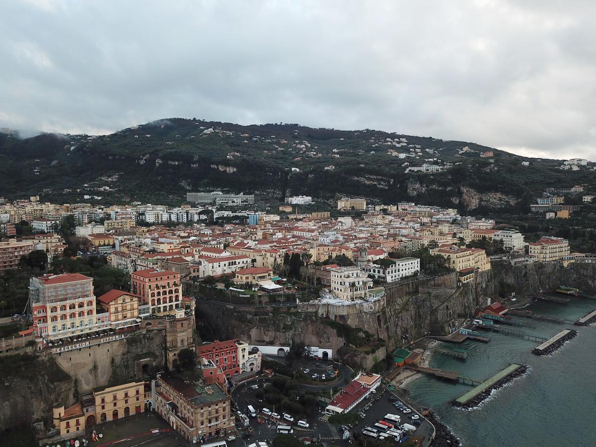 Yacht Club Capo Cervo Suites B&B Sorrento Eksteriør bilde