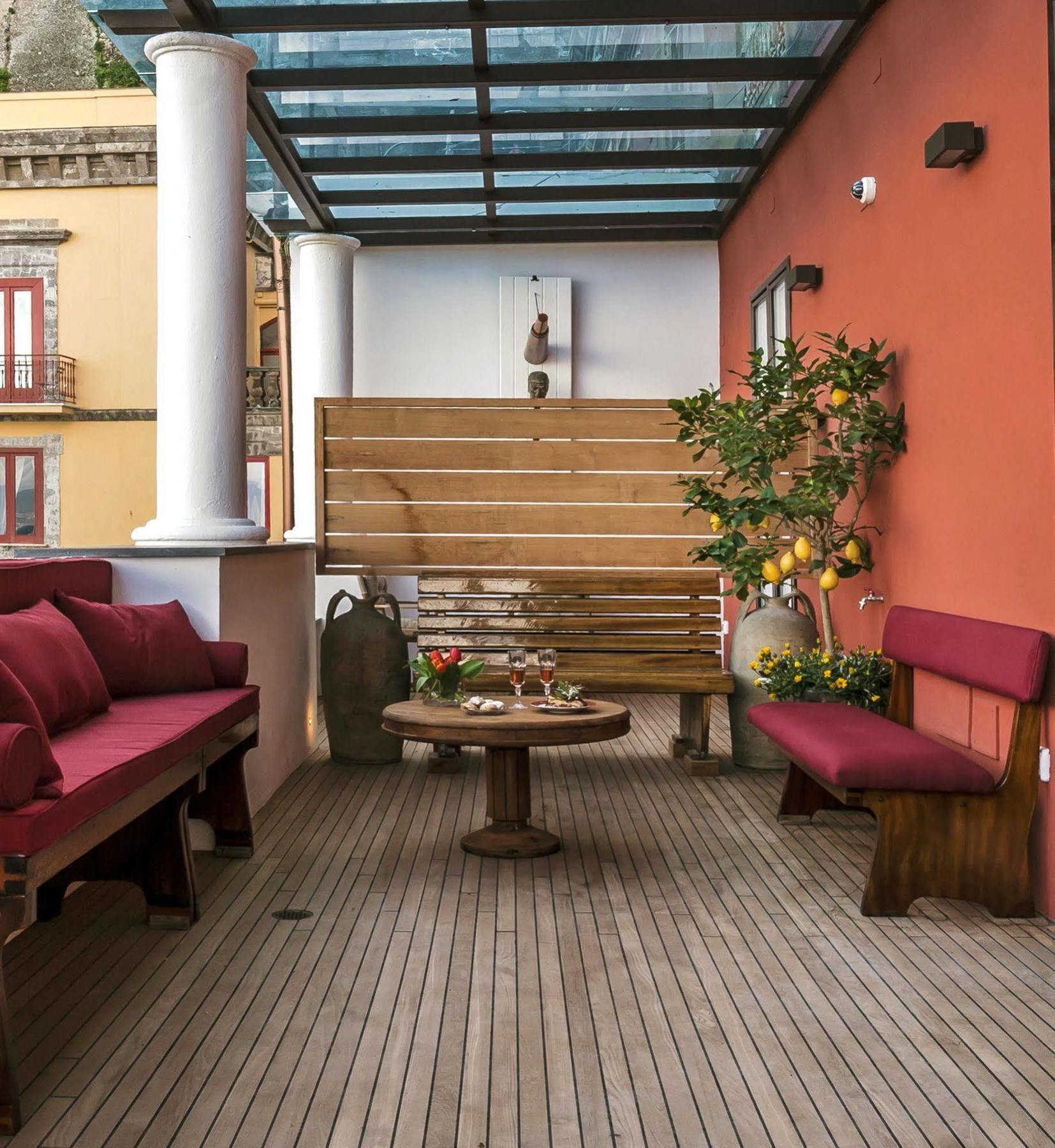 Yacht Club Capo Cervo Suites B&B Sorrento Eksteriør bilde