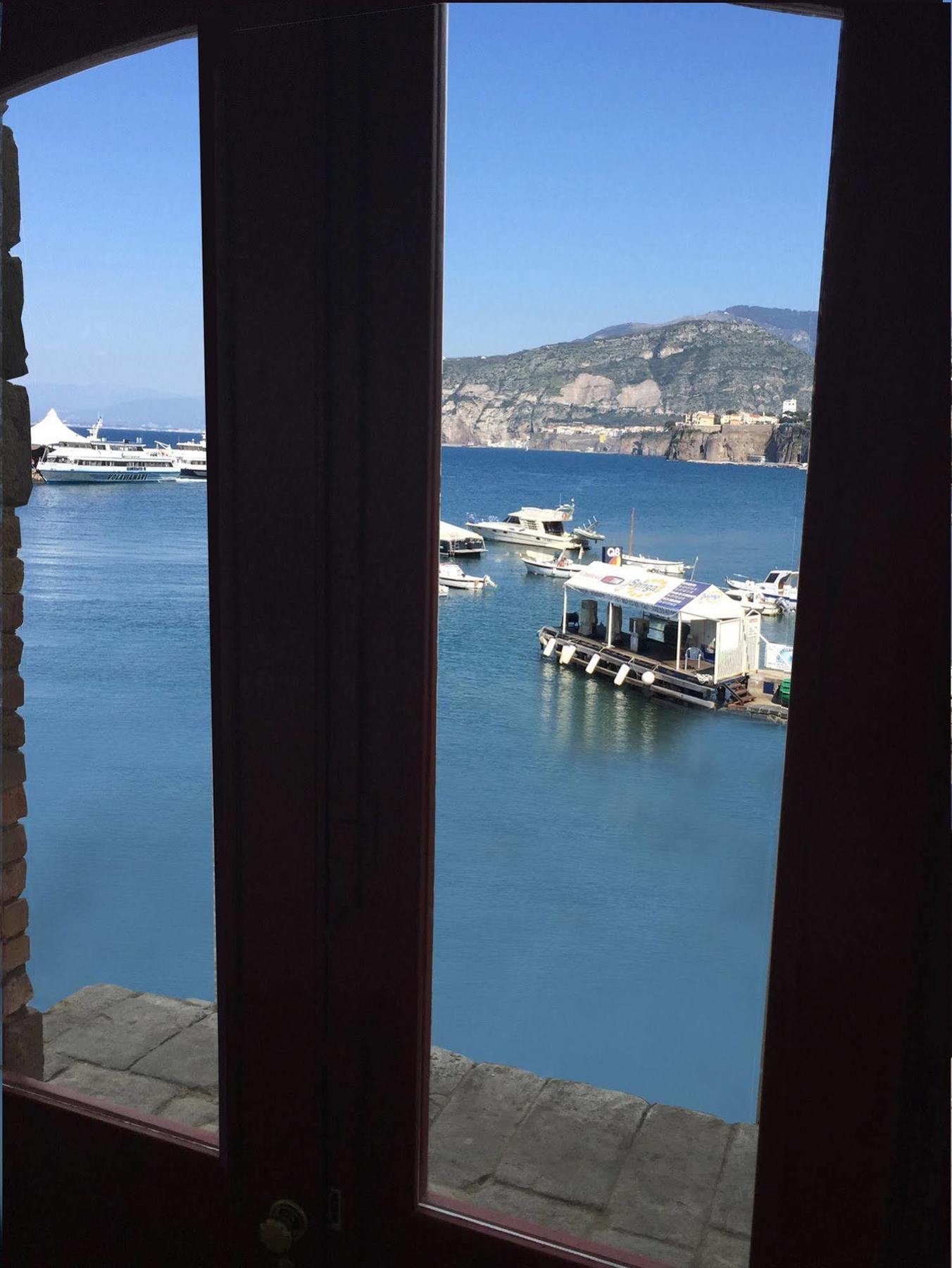Yacht Club Capo Cervo Suites B&B Sorrento Eksteriør bilde