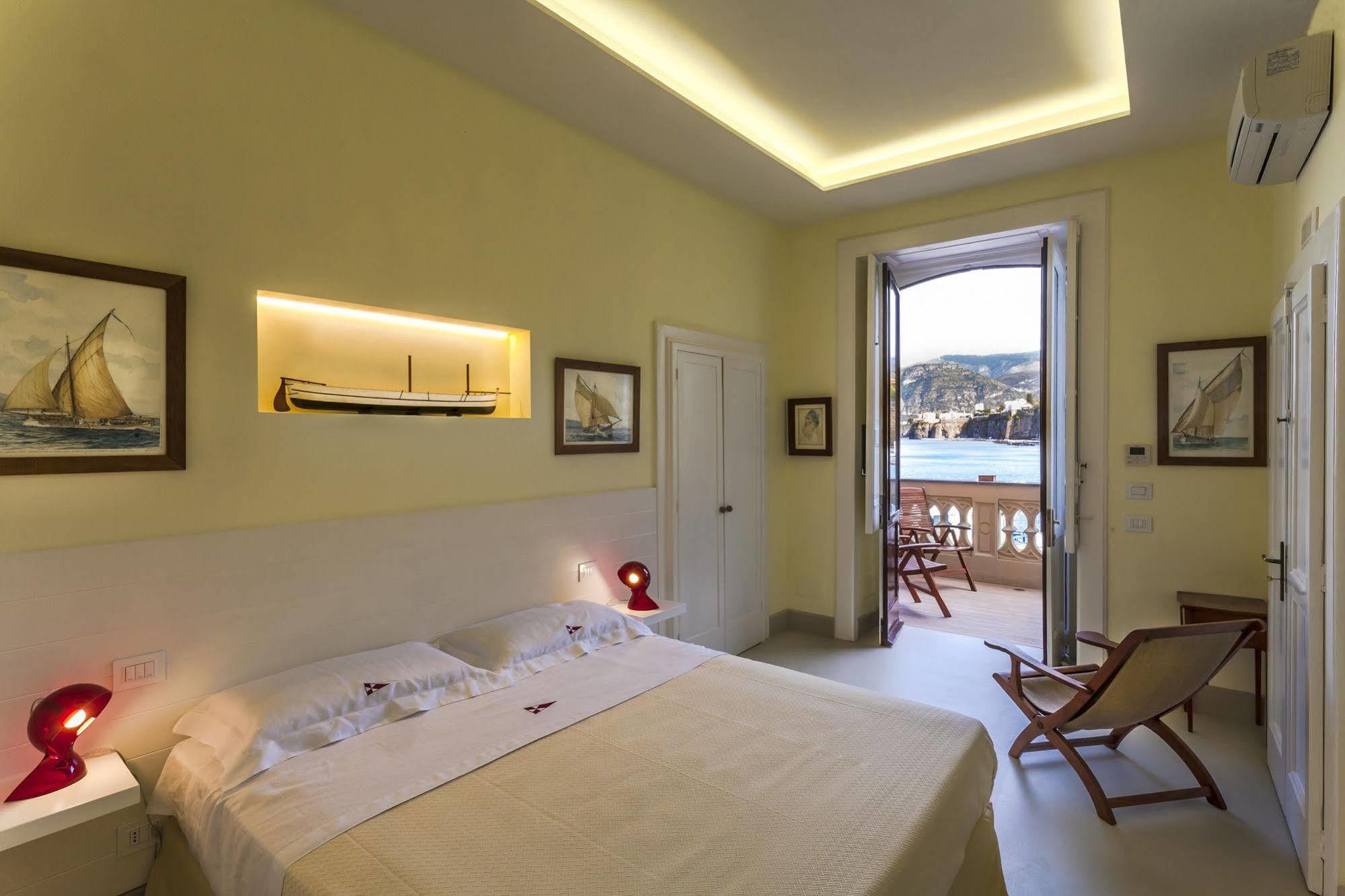 Yacht Club Capo Cervo Suites B&B Sorrento Eksteriør bilde
