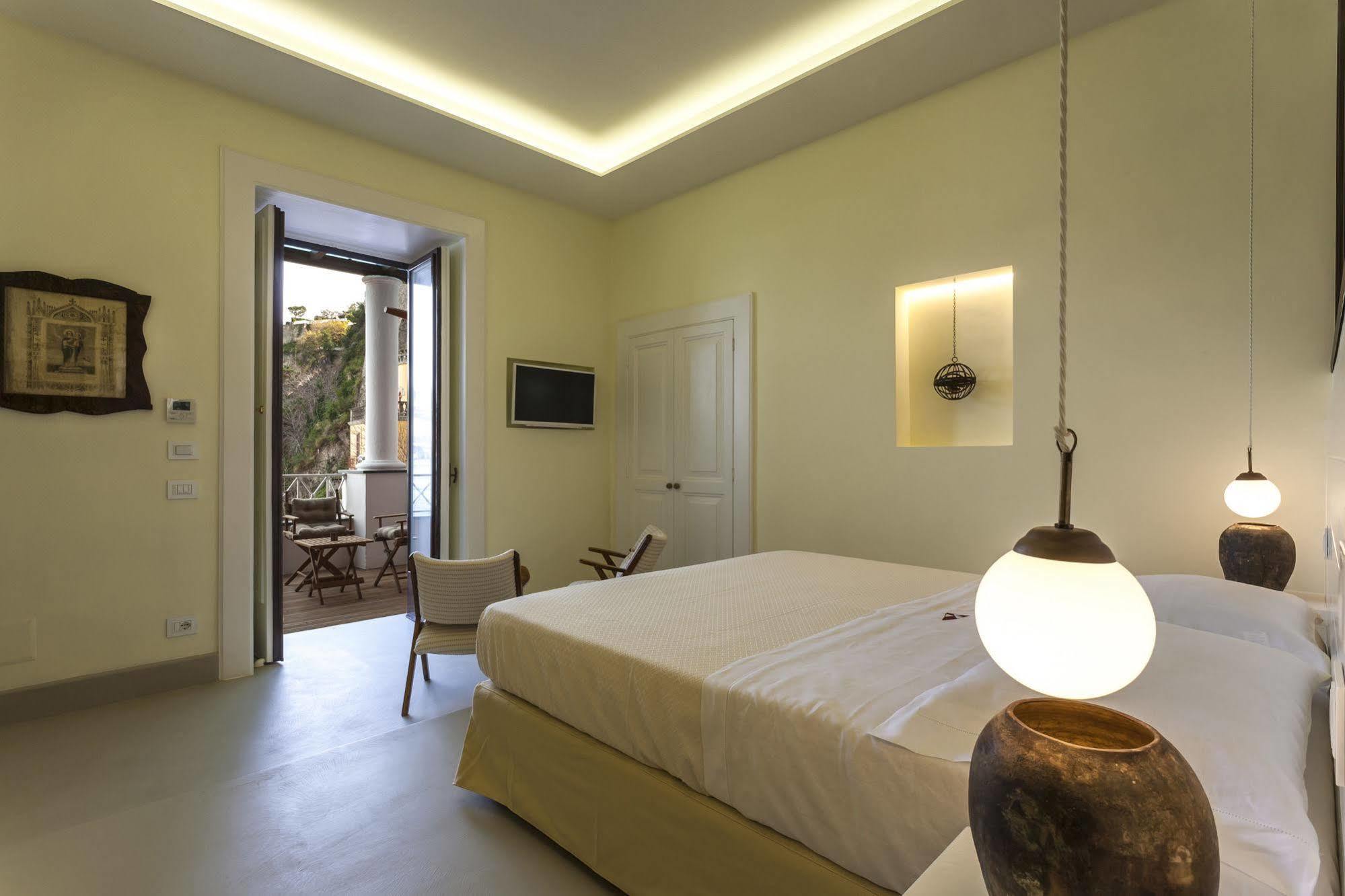 Yacht Club Capo Cervo Suites B&B Sorrento Eksteriør bilde