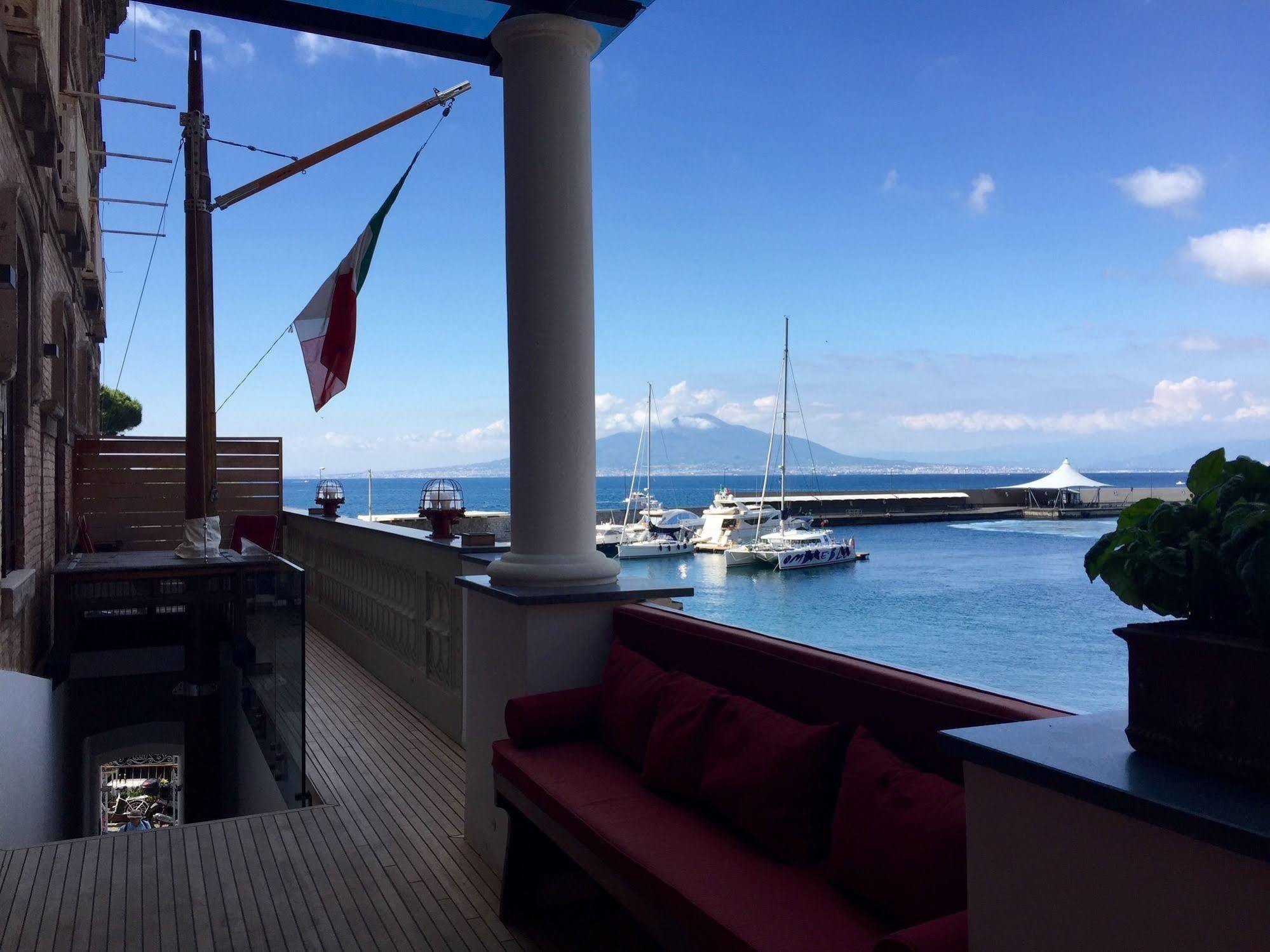 Yacht Club Capo Cervo Suites B&B Sorrento Eksteriør bilde