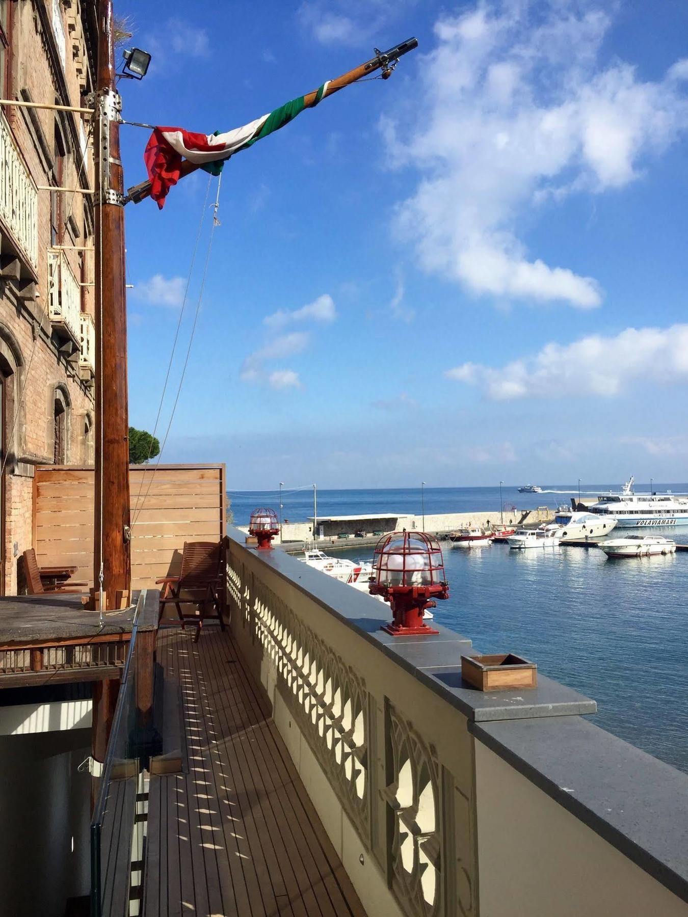 Yacht Club Capo Cervo Suites B&B Sorrento Eksteriør bilde