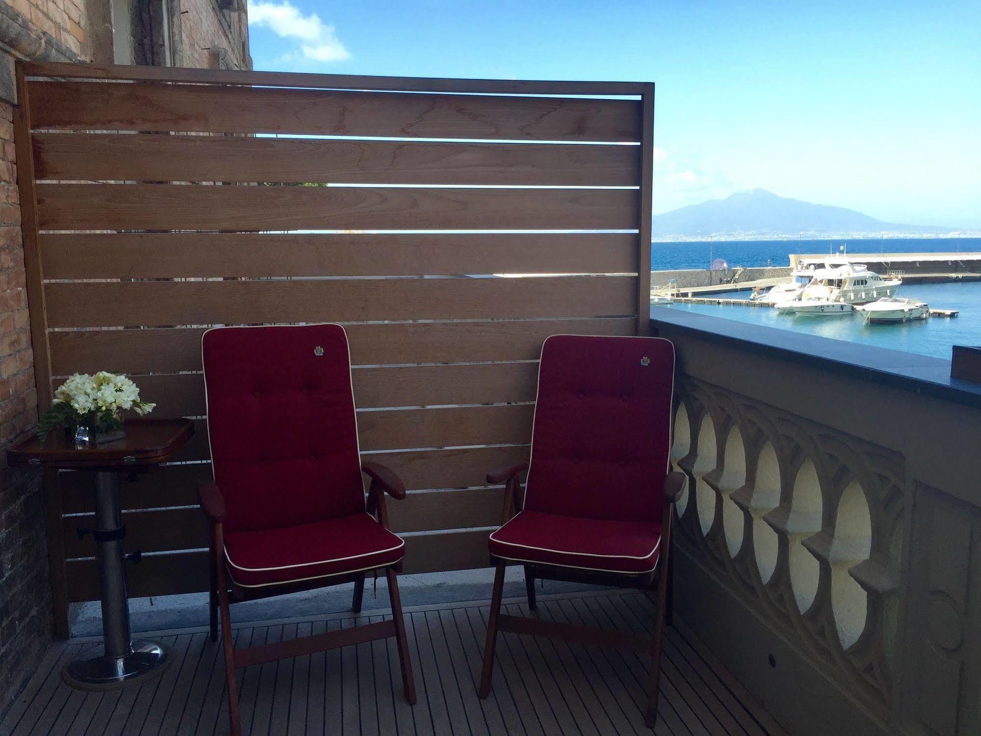 Yacht Club Capo Cervo Suites B&B Sorrento Eksteriør bilde